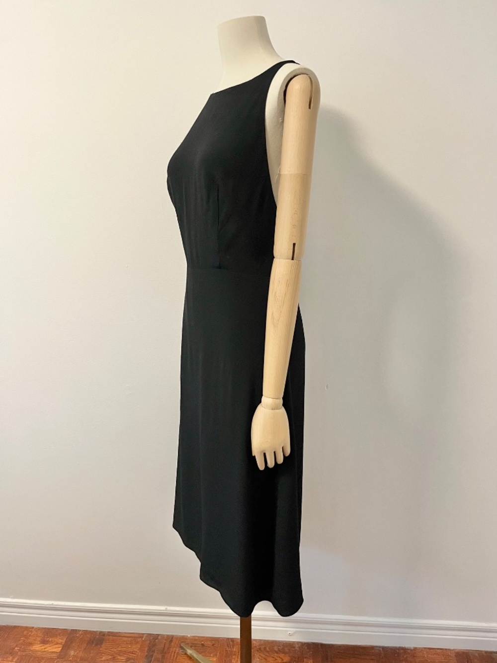 Backless LBD - Picture 2 of 4